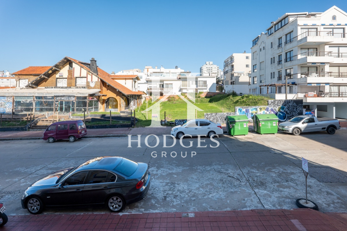 Apartamento ID.188 - Apartamento de 2 Dormitorios frente al Mar, en Venta, Península de Punta del Este