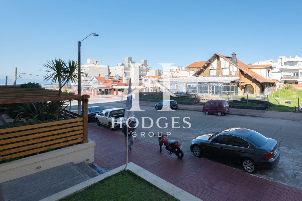 Apartamento ID.188 - Apartamento de 2 Dormitorios frente al Mar, en Venta, Península de Punta del Este