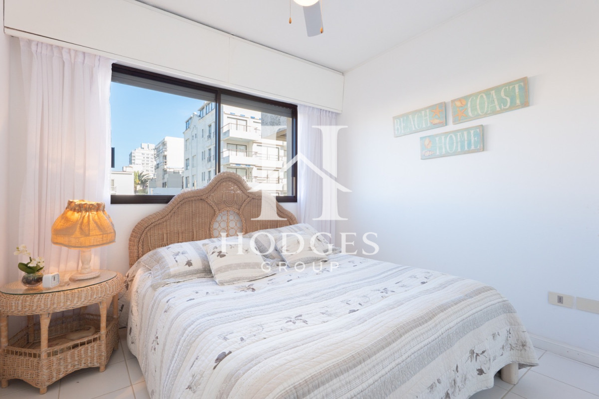 Apartamento ID.188 - Apartamento de 2 Dormitorios frente al Mar, en Venta, Península de Punta del Este