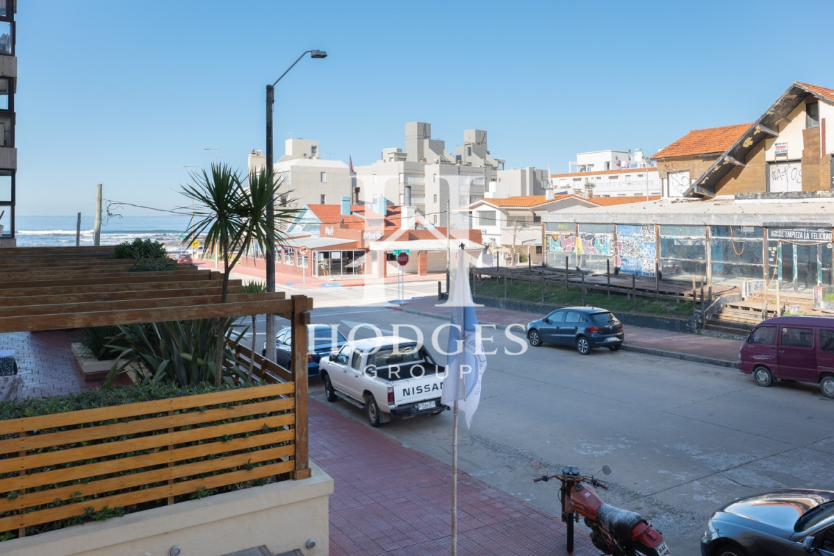 Apartamento ID.188 - Apartamento de 2 Dormitorios frente al Mar, en Venta, Península de Punta del Este