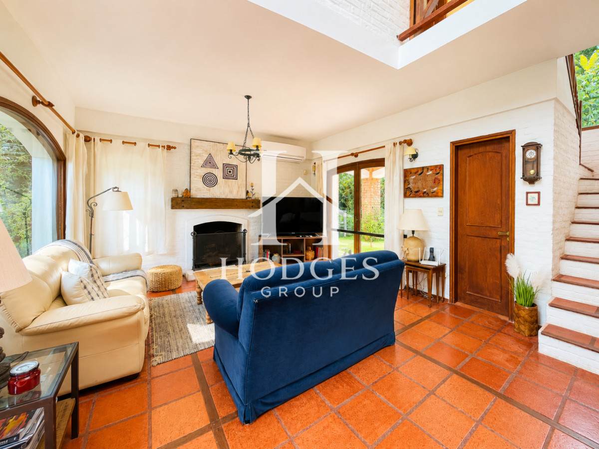 Casa ID.609 - Casa de 3 Dormitorios + Dependencia, con Piscina Climatizada y Parrillero, a 400 metros del mar. Rincón del Indio, Punta del Este