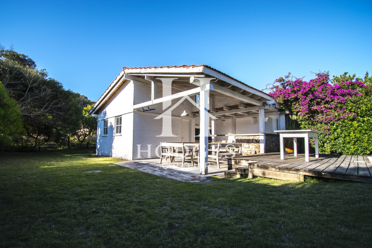 Casa ID.84 - Excelente Casa de 4 Dormitorios con Piscina y Parrillero en Montoya, La Barra