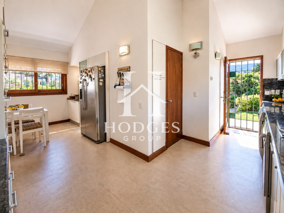 Casa ID.584 - Excelente Casa de 4 Dormitorios, Piscina Climatizada y Barbacoa a una cuadra del Mar, Playa Mansa