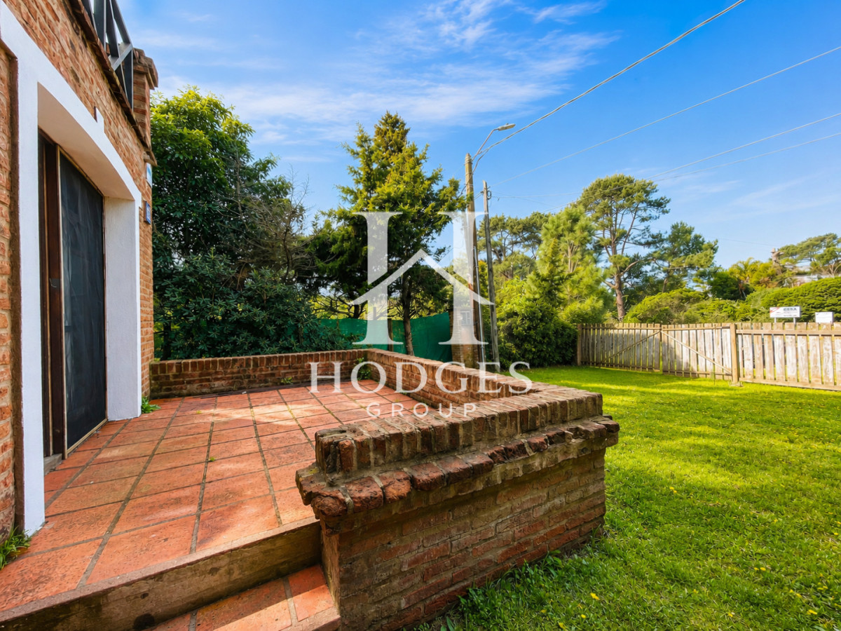 Casa ID.609 - Casa de 3 Dormitorios + Dependencia, con Piscina Climatizada y Parrillero, a 400 metros del mar. Rincón del Indio, Punta del Este