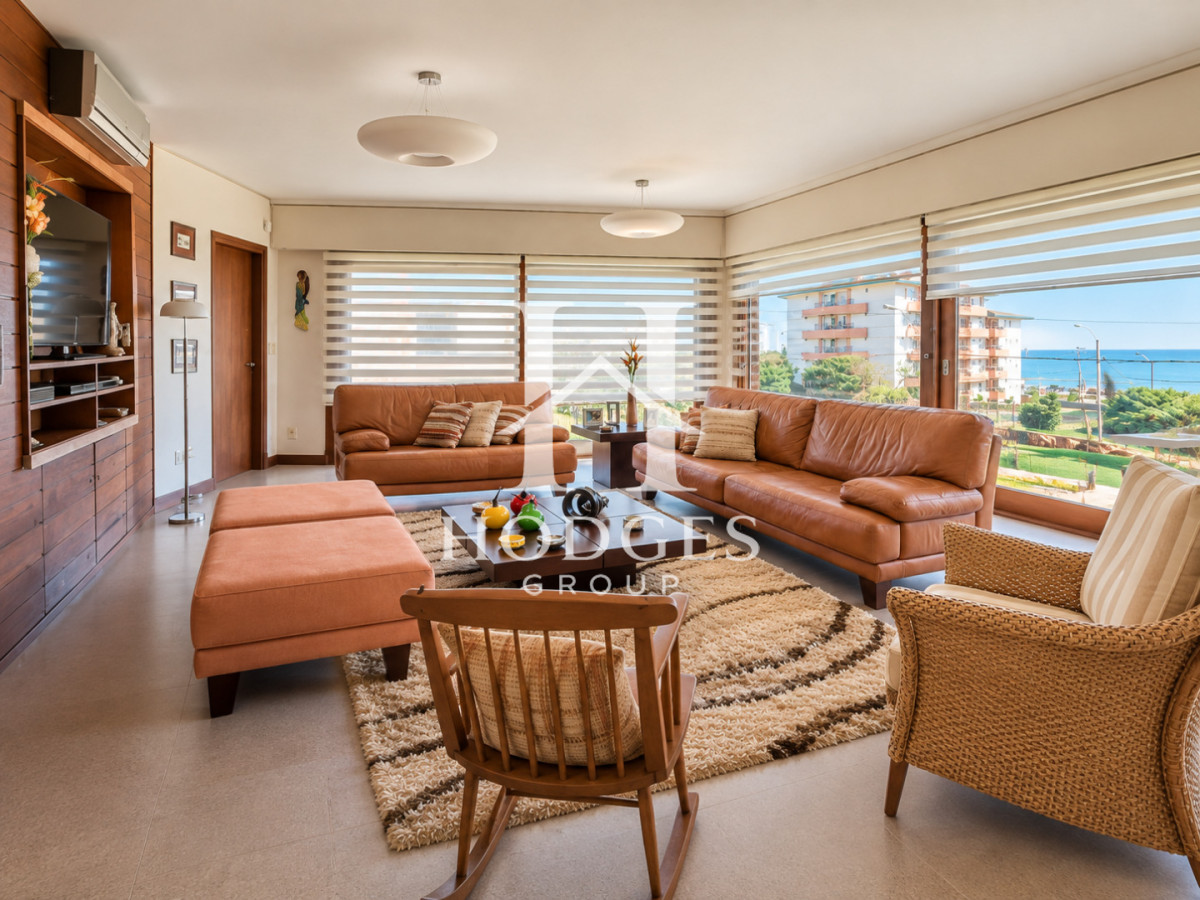 Casa ID.584 - Excelente Casa de 4 Dormitorios, Piscina Climatizada y Barbacoa a una cuadra del Mar, Playa Mansa