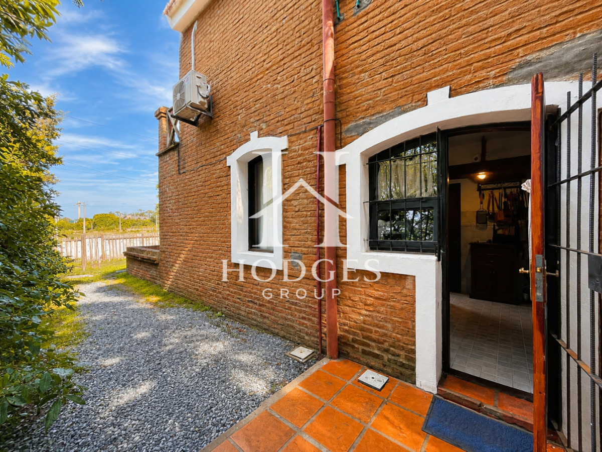 Casa ID.609 - Casa de 3 Dormitorios + Dependencia, con Piscina Climatizada y Parrillero, a 400 metros del mar. Rincón del Indio, Punta del Este