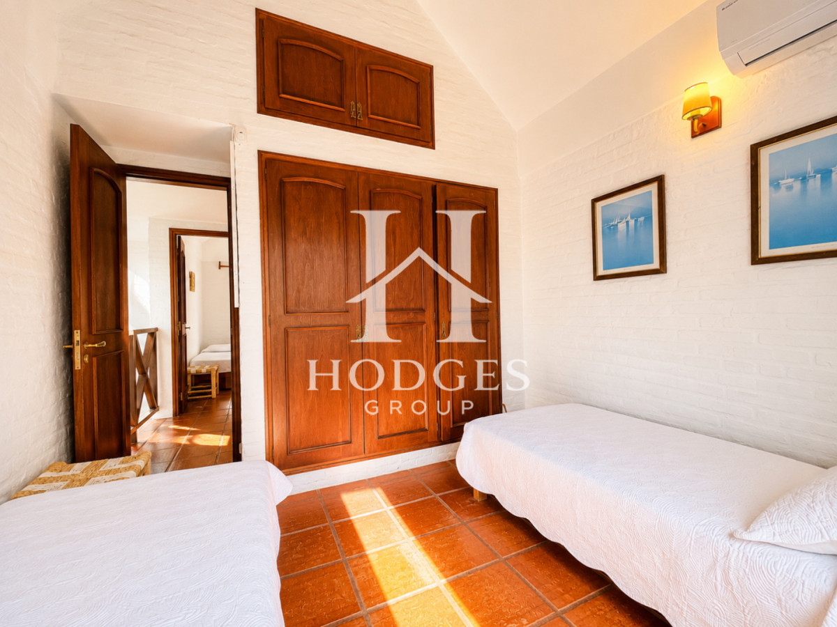 Casa ID.609 - Casa de 3 Dormitorios + Dependencia, con Piscina Climatizada y Parrillero, a 400 metros del mar. Rincón del Indio, Punta del Este