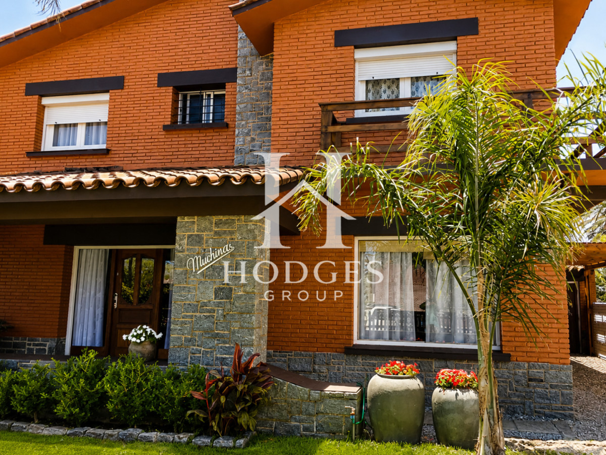 Casa ID.366 - Espectacular Casa de 6 Dormitorios, Piscina y Barbacoa en la Península de Punta del Este