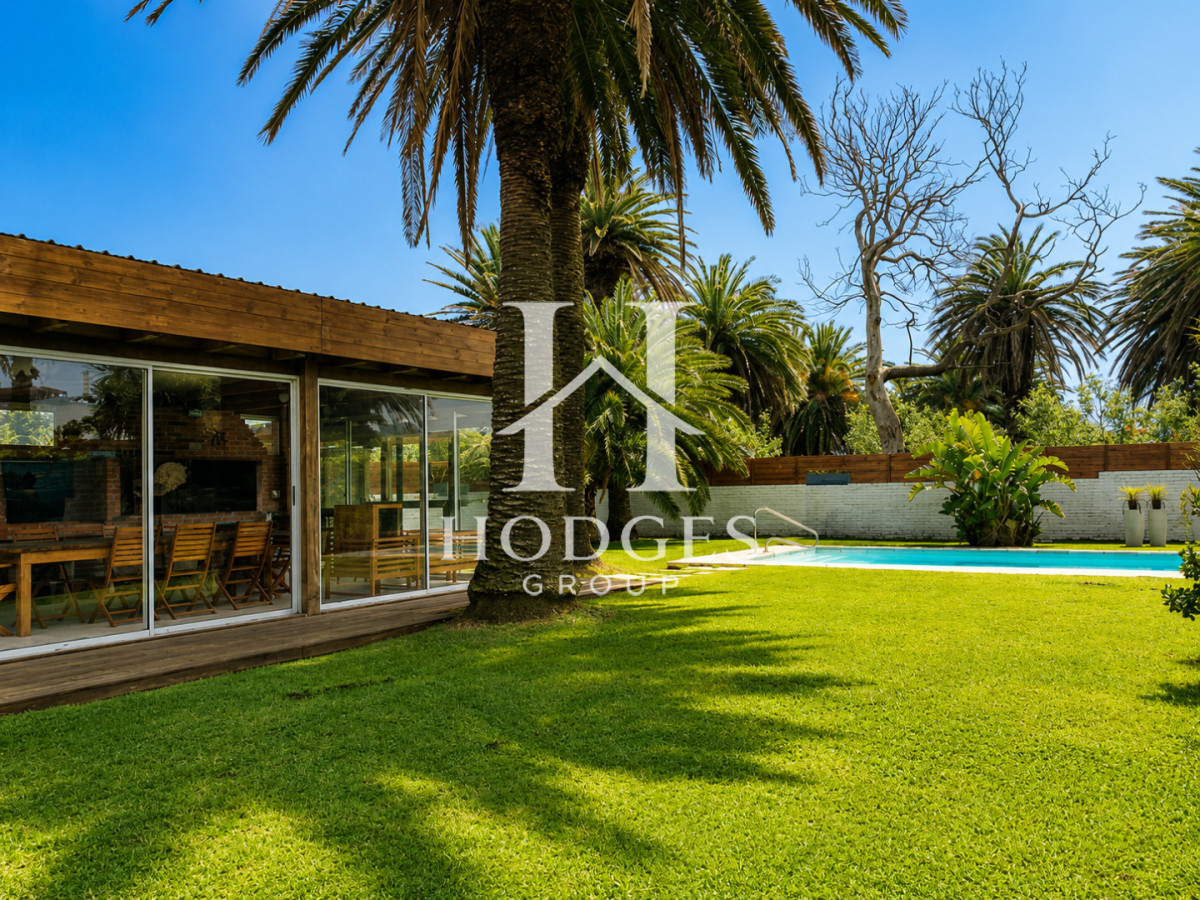 Casa ID.366 - Espectacular Casa de 6 Dormitorios, Piscina y Barbacoa en la Península de Punta del Este