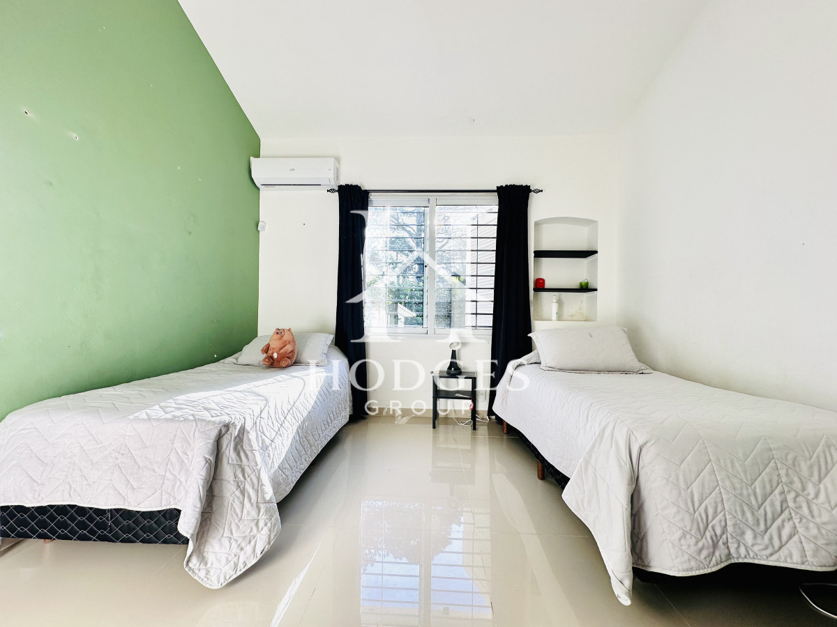 Casa ID.457 - Espectacular Casa Moderna de 5 Dormitorios con Piscina Climatizada y Barbacoa en Alquiler de Temporada, Punta del Este