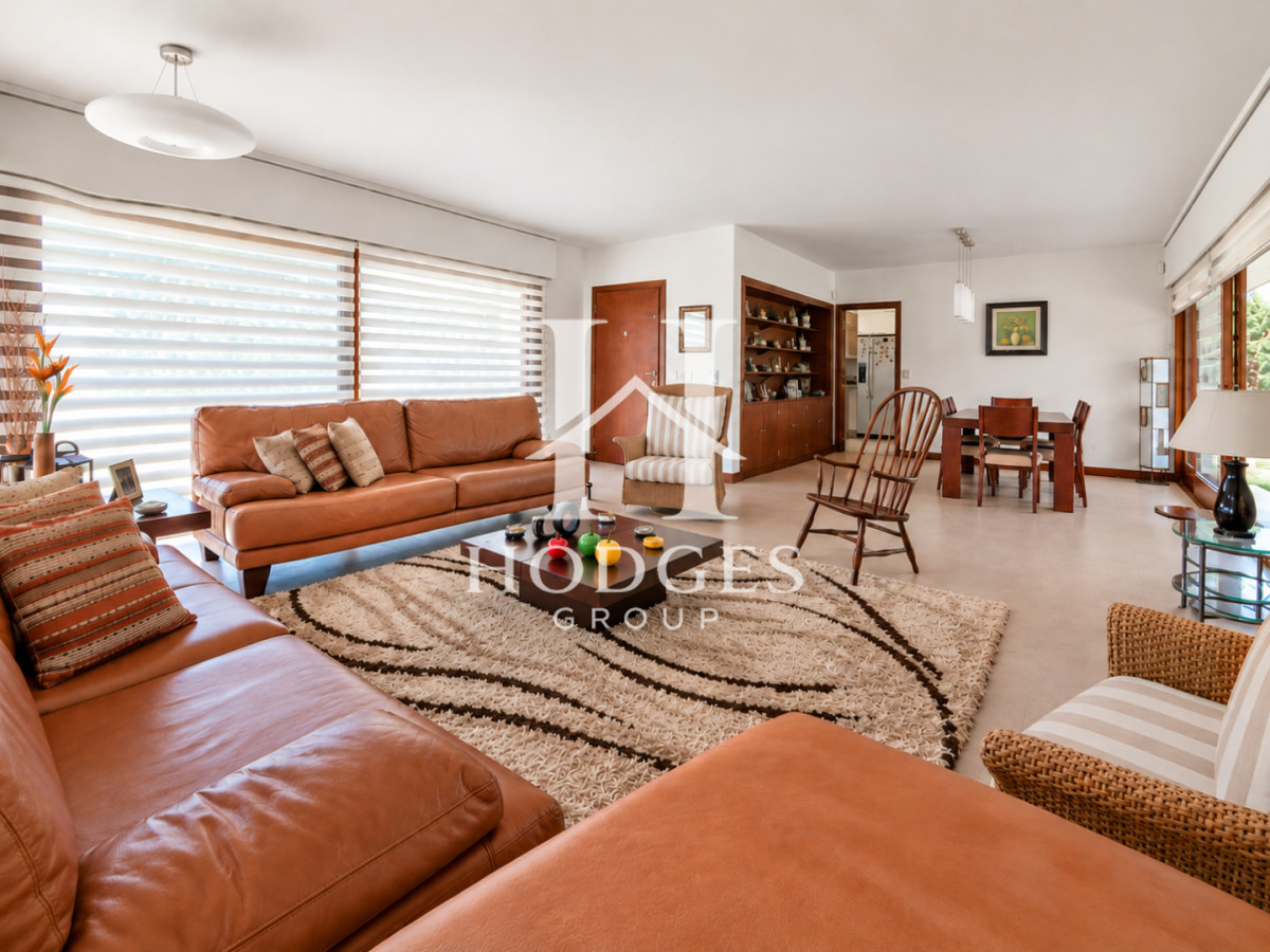 Casa ID.584 - Excelente Casa de 4 Dormitorios, Piscina Climatizada y Barbacoa a una cuadra del Mar, Playa Mansa