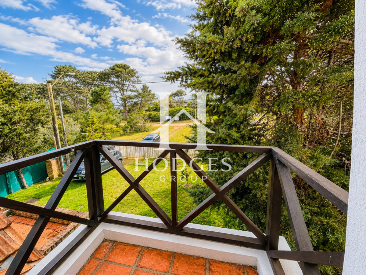 Casa ID.609 - Casa de 3 Dormitorios + Dependencia, con Piscina Climatizada y Parrillero, a 400 metros del mar. Rincón del Indio, Punta del Este
