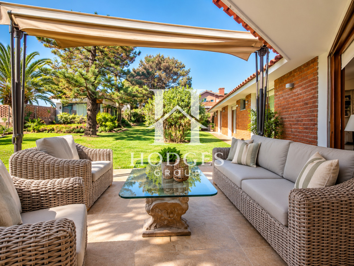 Casa ID.584 - Excelente Casa de 4 Dormitorios, Piscina Climatizada y Barbacoa a una cuadra del Mar, Playa Mansa