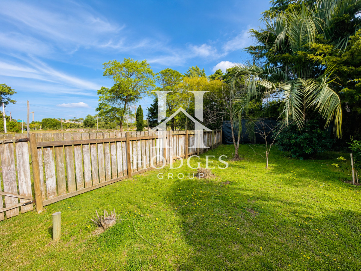 Casa ID.609 - Casa de 3 Dormitorios + Dependencia, con Piscina Climatizada y Parrillero, a 400 metros del mar. Rincón del Indio, Punta del Este