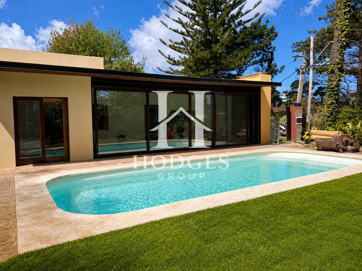 Casa ID.573 - Casa de 4 Dormitorios, Piscina Climatizada y Barbacoa a solo 500 metros del mar - Playa Mansa, Punta del Este