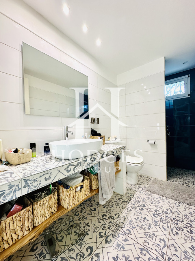 Casa ID.457 - Espectacular Casa Moderna de 5 Dormitorios con Piscina Climatizada y Barbacoa en Alquiler de Temporada, Punta del Este