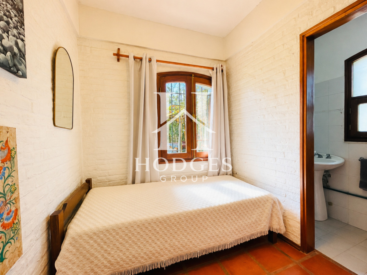 Casa ID.609 - Casa de 3 Dormitorios + Dependencia, con Piscina Climatizada y Parrillero, a 400 metros del mar. Rincón del Indio, Punta del Este