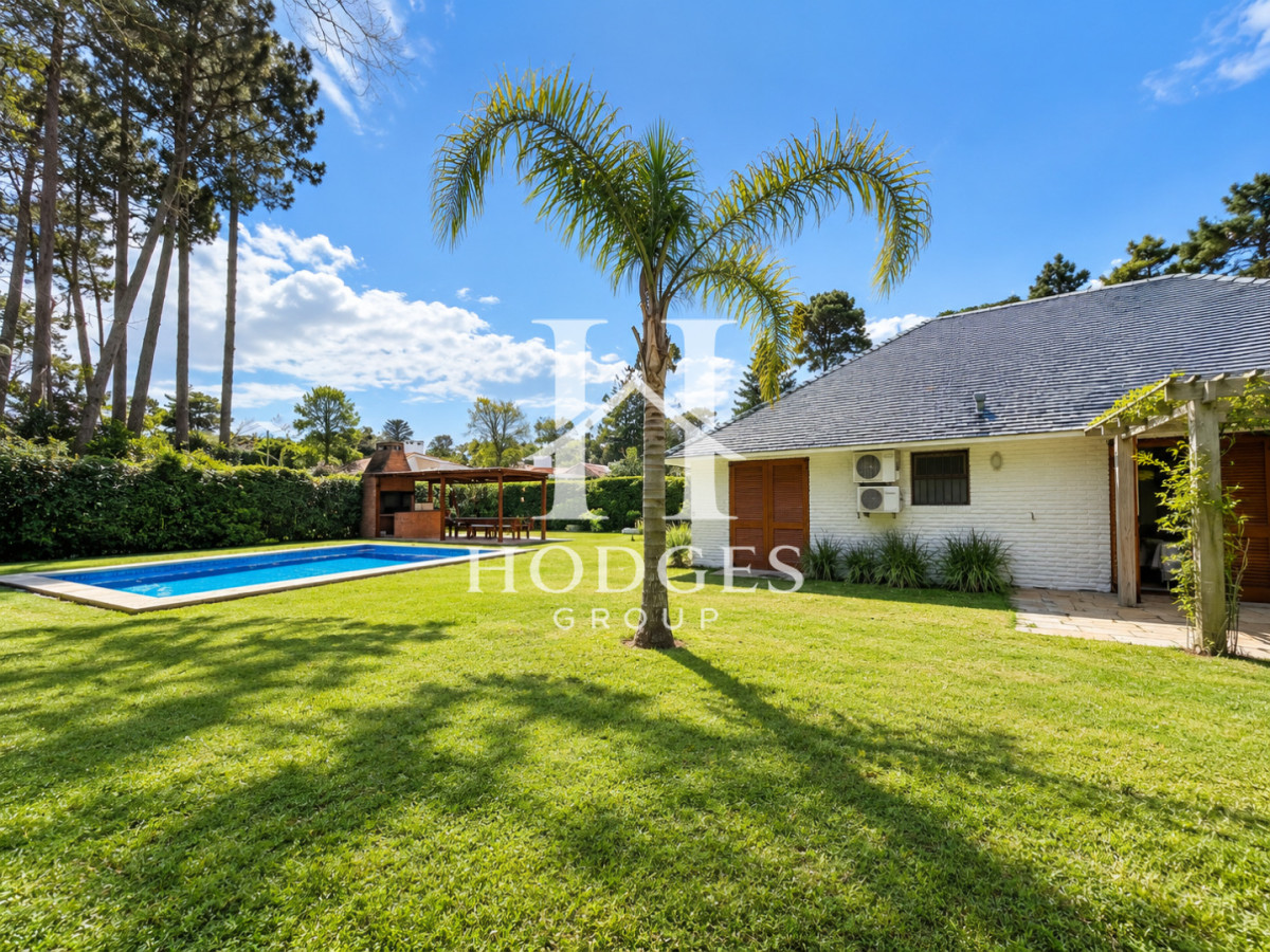 Casa ID.533 - Casa de 3 Dormitorios con Piscina y Parrillero techado en Barrio Lugano a pasos de Punta Shopping, Punta del Este