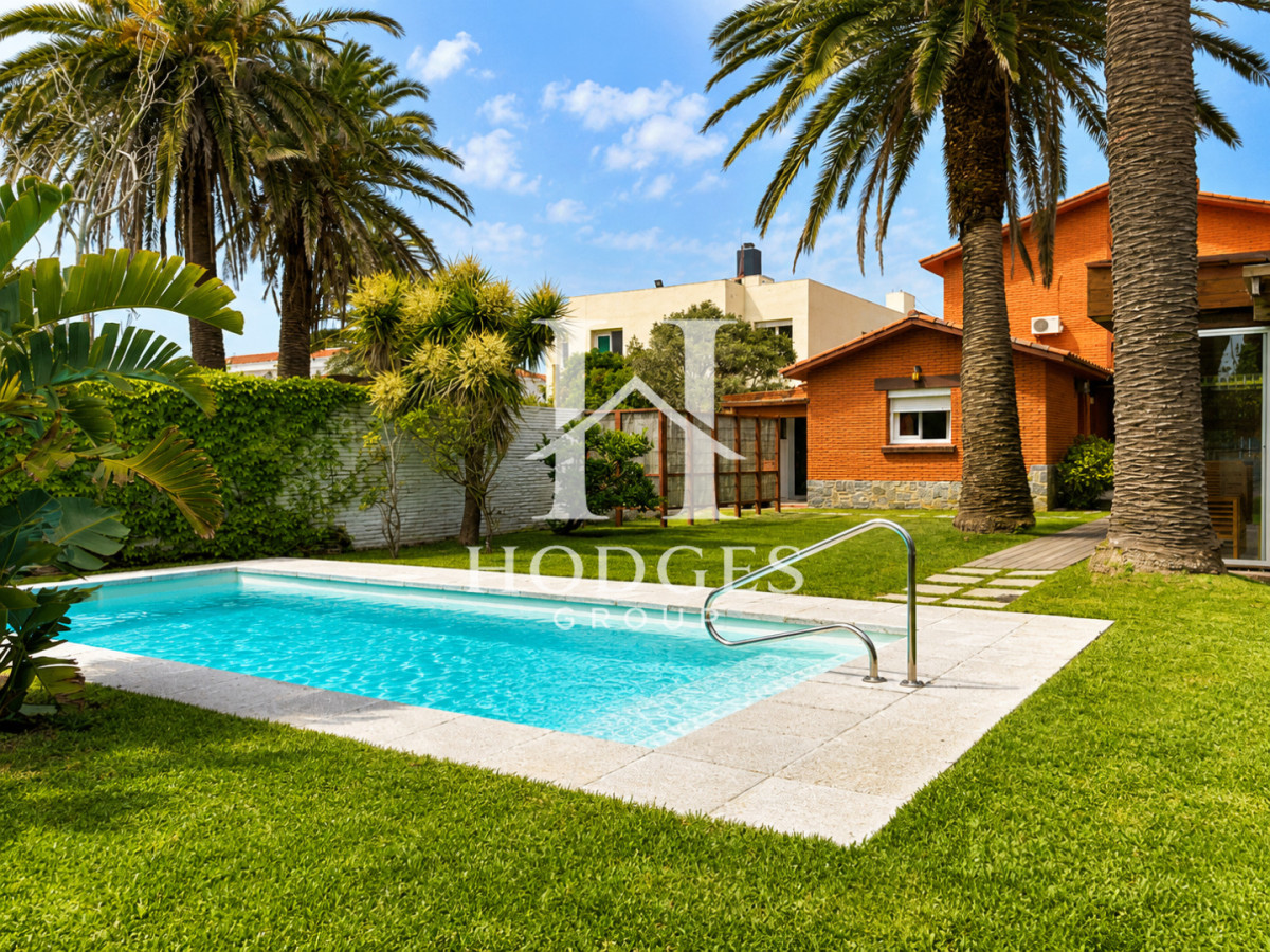 Casa ID.366 - Espectacular Casa de 6 Dormitorios, Piscina y Barbacoa en la Península de Punta del Este