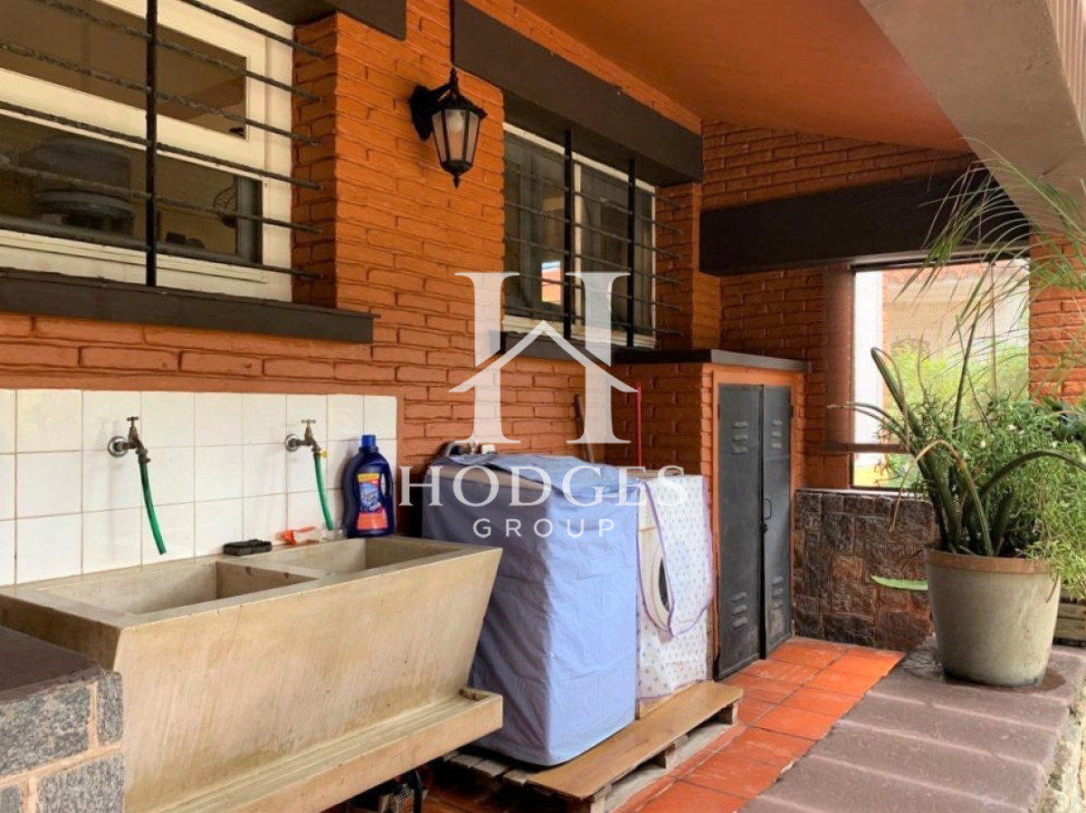 Casa ID.366 - Espectacular Casa de 6 Dormitorios, Piscina y Barbacoa en la Península de Punta del Este