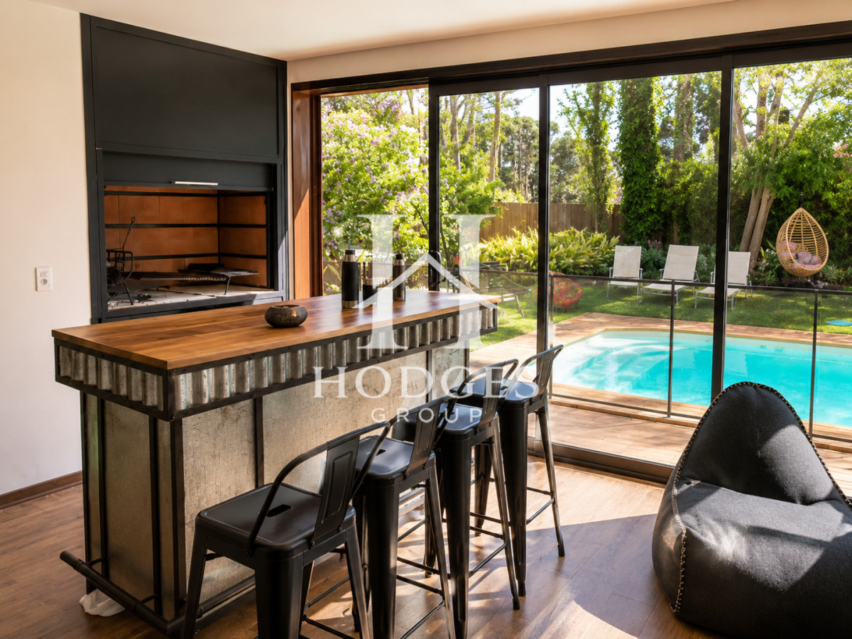 Casa ID.573 - Casa de 4 Dormitorios, Piscina Climatizada y Barbacoa a solo 500 metros del mar - Playa Mansa, Punta del Este