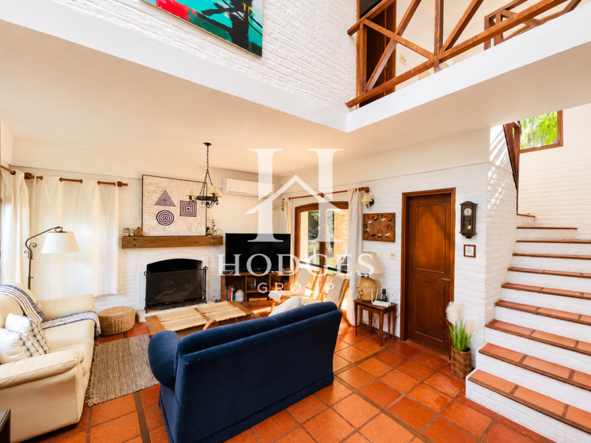 Casa ID.609 - Casa de 3 Dormitorios + Dependencia, con Piscina Climatizada y Parrillero, a 400 metros del mar. Rincón del Indio, Punta del Este