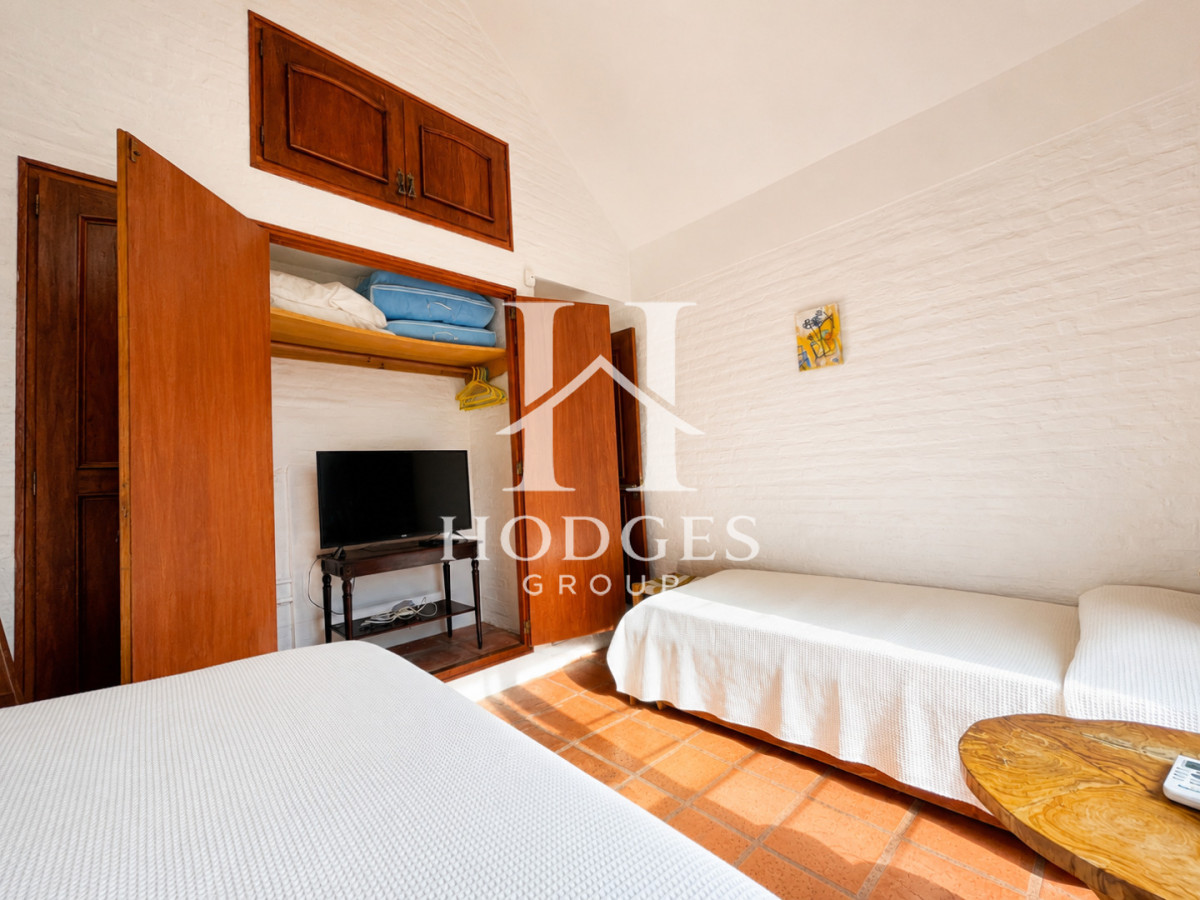 Casa ID.609 - Casa de 3 Dormitorios + Dependencia, con Piscina Climatizada y Parrillero, a 400 metros del mar. Rincón del Indio, Punta del Este