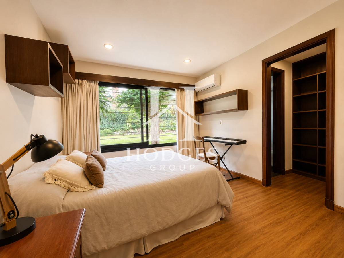Casa ID.395 - Moderna Casa de 4 Dormitorios, Piscina Climatizada y Parrillero en Playa Mansa, Punta del Este