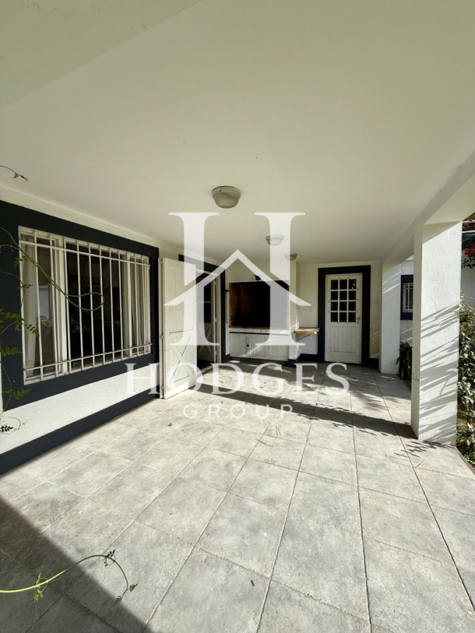 Casa ID.173 - Casa de 3 Dormitorios más Dependencia y Piscina, en Aidy Grill Punta del Este, Ubicada a pasos del Mar