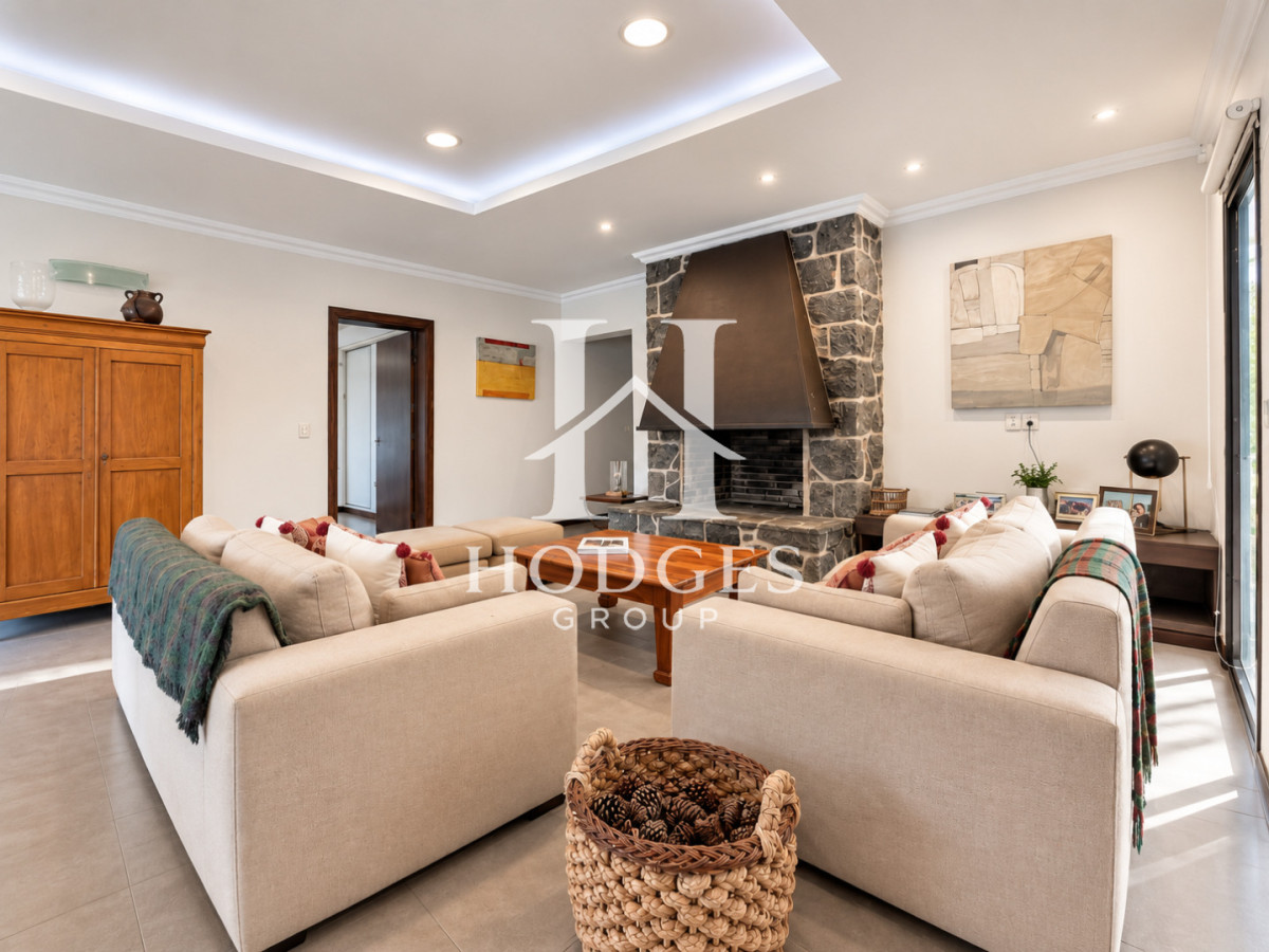 Casa ID.395 - Moderna Casa de 4 Dormitorios, Piscina Climatizada y Parrillero en Playa Mansa, Punta del Este