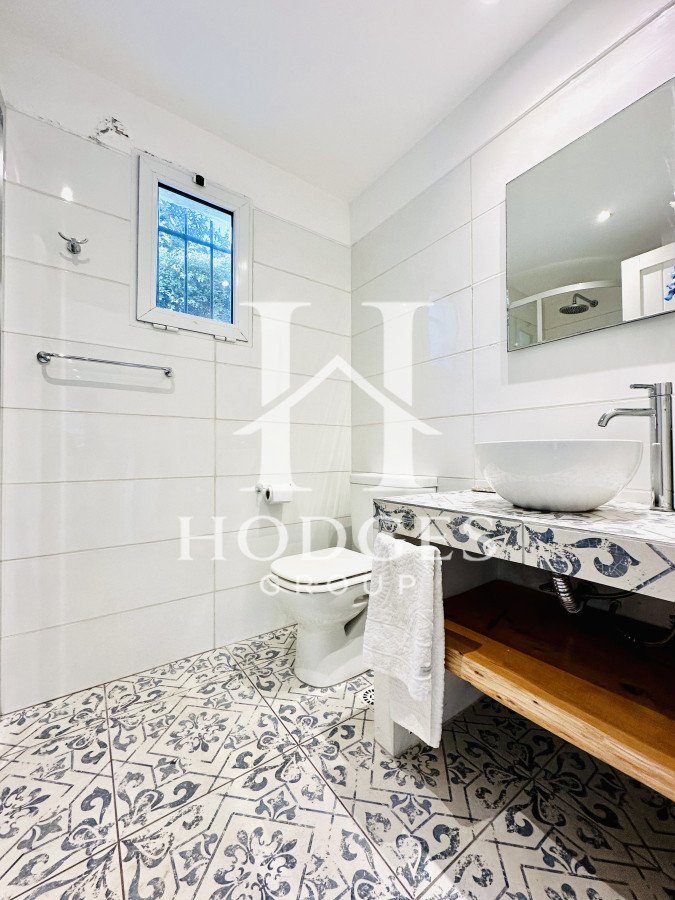 Casa ID.457 - Espectacular Casa Moderna de 5 Dormitorios con Piscina Climatizada y Barbacoa en Alquiler de Temporada, Punta del Este