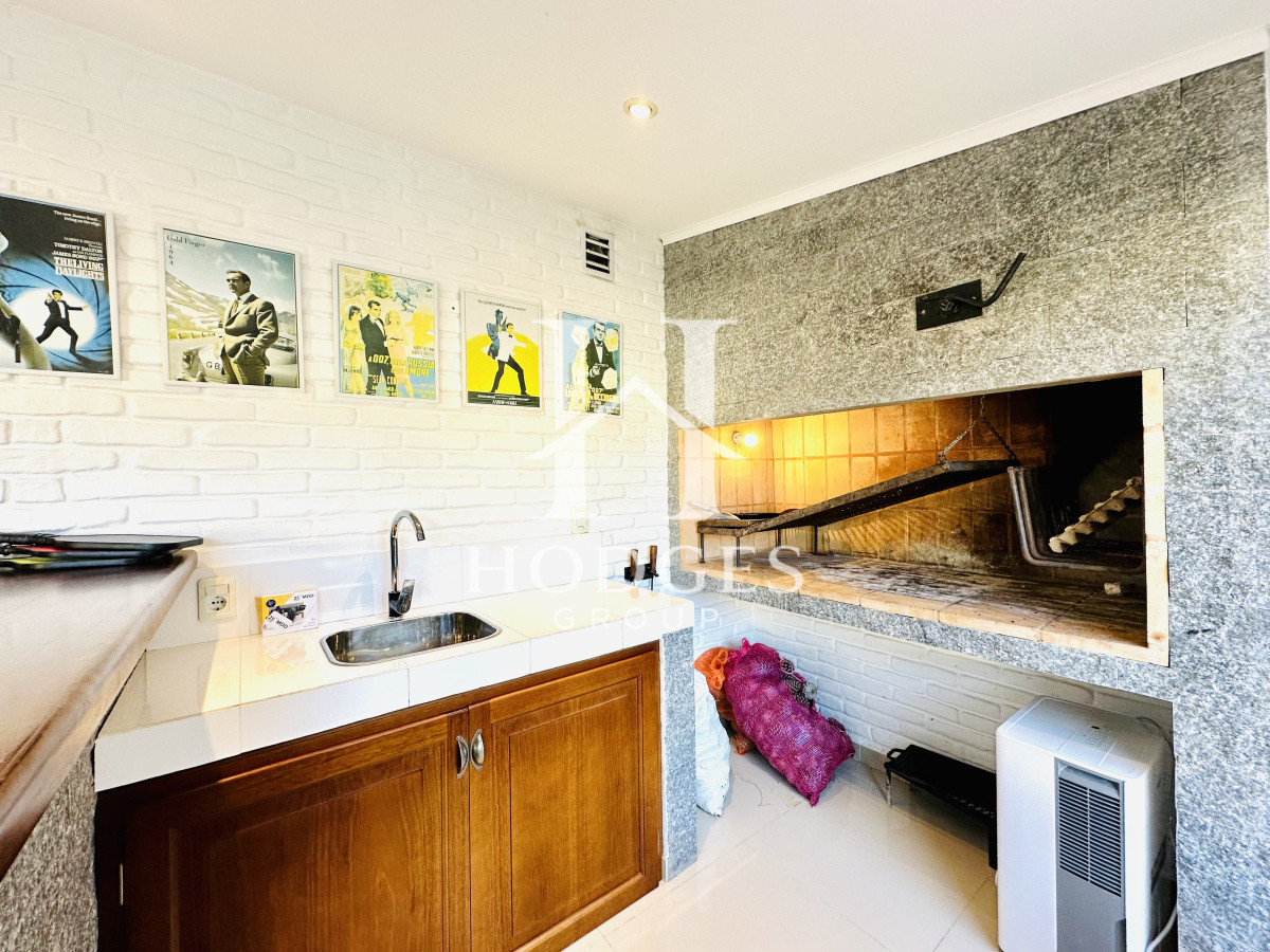 Casa ID.457 - Espectacular Casa Moderna de 5 Dormitorios con Piscina Climatizada y Barbacoa en Alquiler de Temporada, Punta del Este