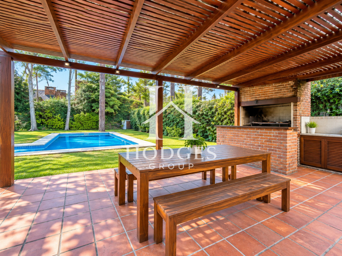 Casa ID.533 - Casa de 3 Dormitorios con Piscina y Parrillero techado en Barrio Lugano a pasos de Punta Shopping, Punta del Este