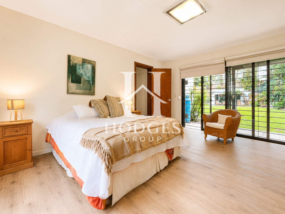 Casa ID.395 - Moderna Casa de 4 Dormitorios, Piscina Climatizada y Parrillero en Playa Mansa, Punta del Este