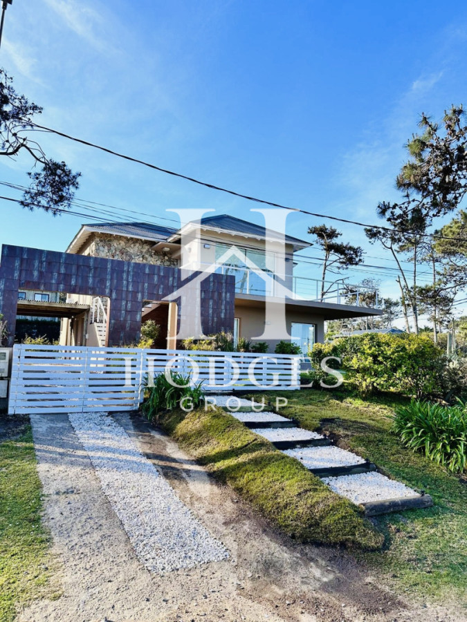 Casa ID.112 - Excelente Casa de 6 Dormitorios y Piscina en Montoya, La Barra