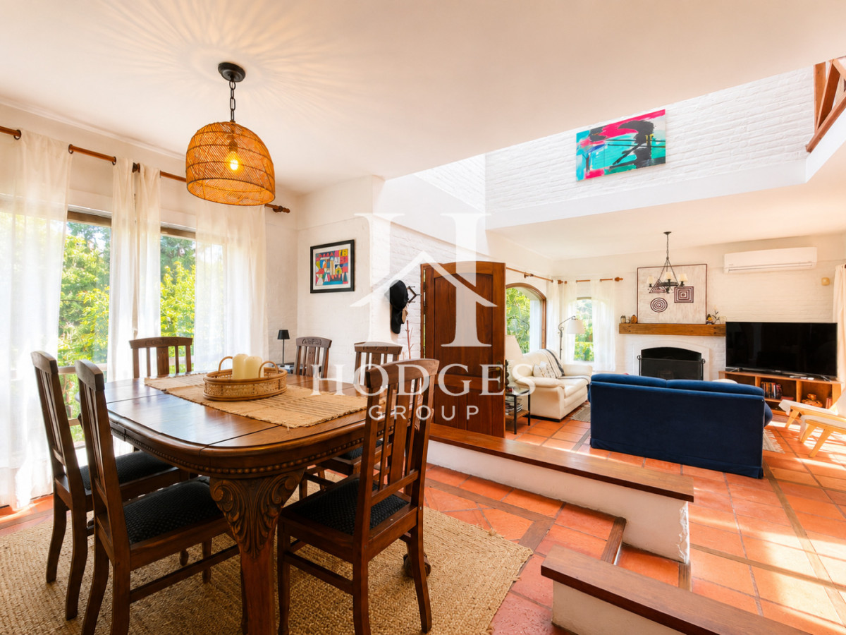 Casa ID.609 - Casa de 3 Dormitorios + Dependencia, con Piscina Climatizada y Parrillero, a 400 metros del mar. Rincón del Indio, Punta del Este