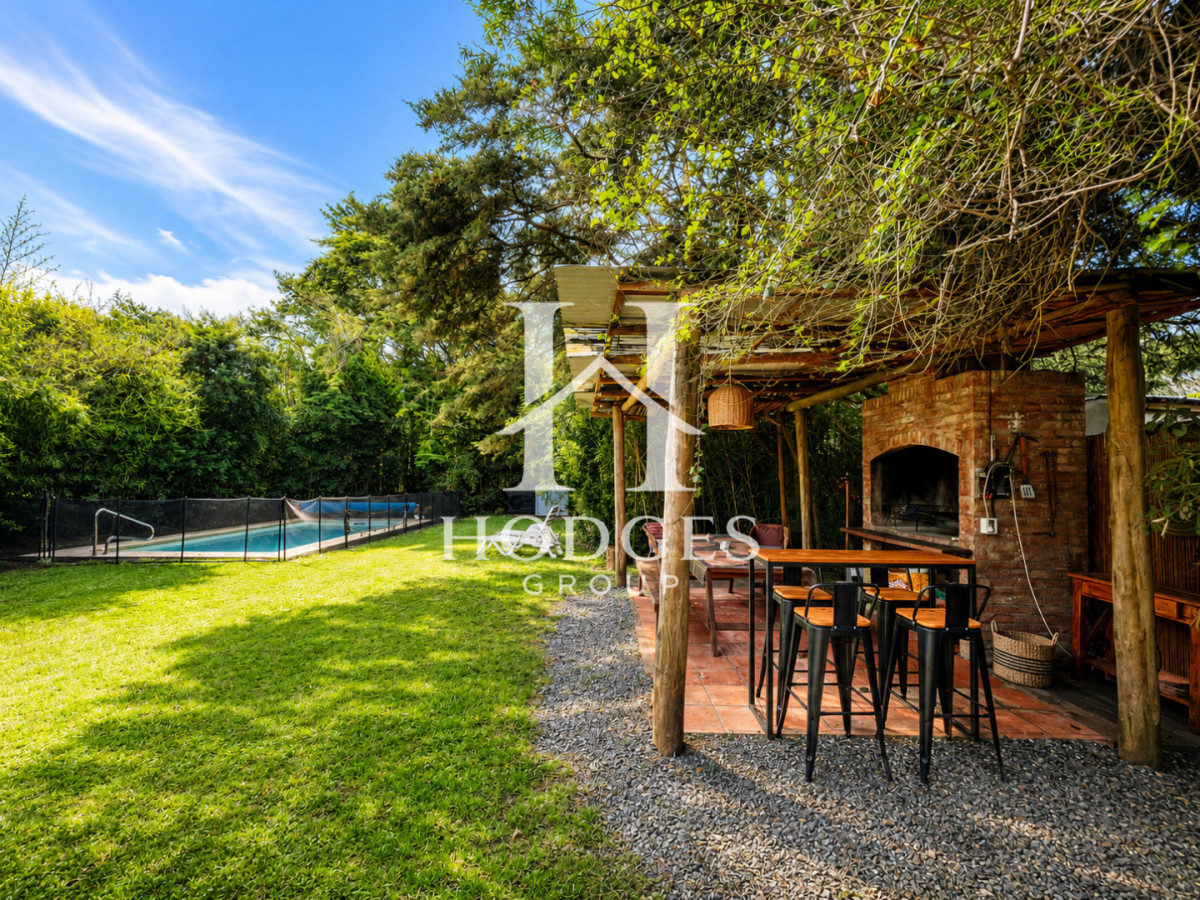 Casa ID.609 - Casa de 3 Dormitorios + Dependencia, con Piscina Climatizada y Parrillero, a 400 metros del mar. Rincón del Indio, Punta del Este