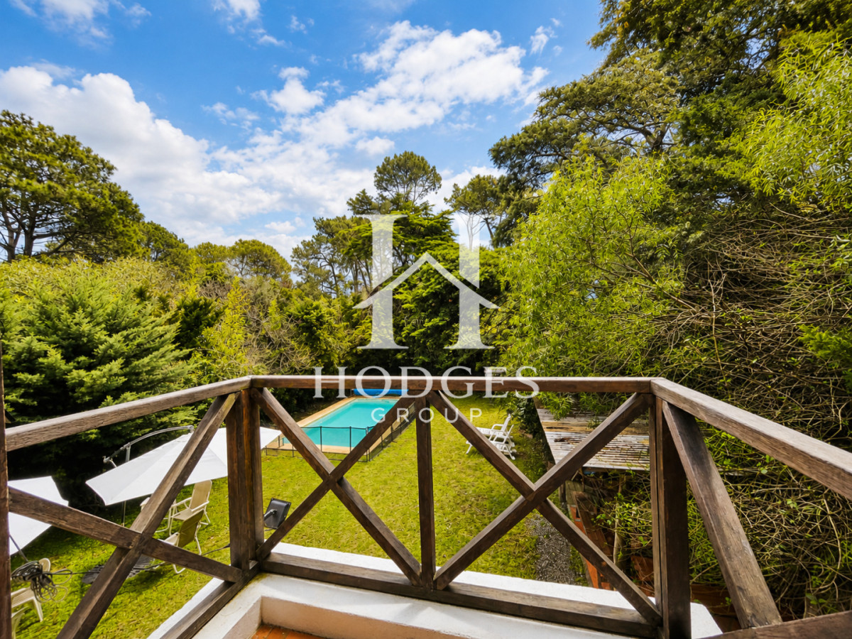 Casa ID.609 - Casa de 3 Dormitorios + Dependencia, con Piscina Climatizada y Parrillero, a 400 metros del mar. Rincón del Indio, Punta del Este