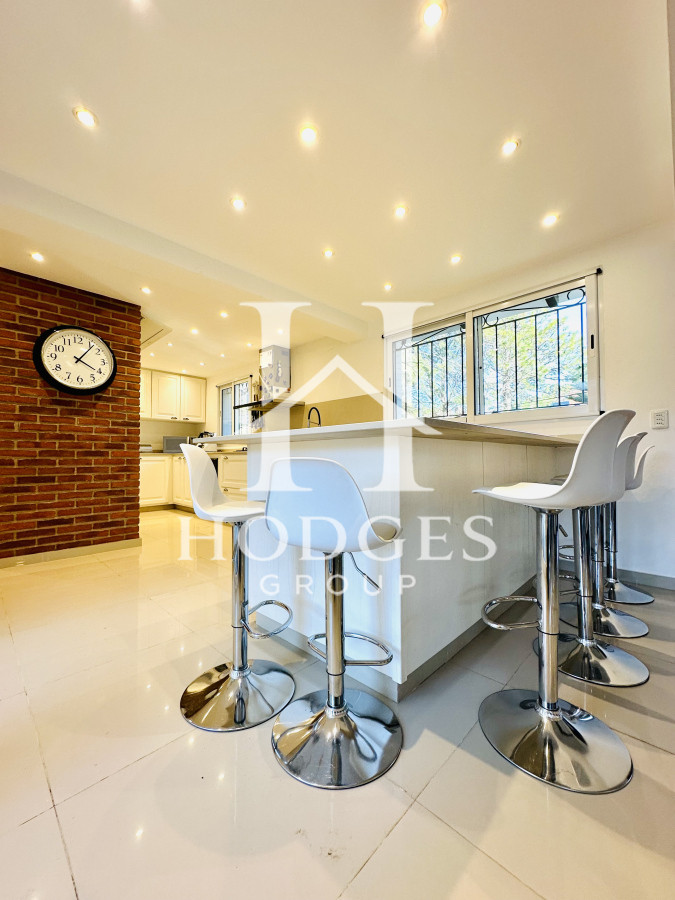 Casa ID.457 - Espectacular Casa Moderna de 5 Dormitorios con Piscina Climatizada y Barbacoa en Alquiler de Temporada, Punta del Este