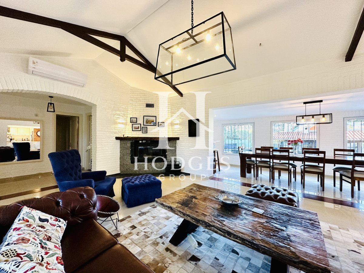 Casa ID.457 - Espectacular Casa Moderna de 5 Dormitorios con Piscina Climatizada y Barbacoa en Alquiler de Temporada, Punta del Este