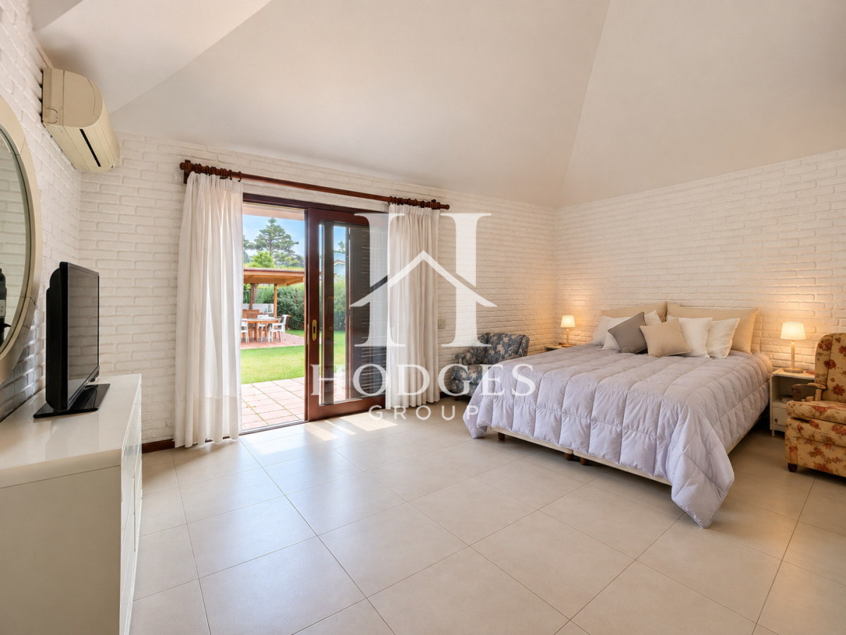 Casa ID.533 - Casa de 3 Dormitorios con Piscina y Parrillero techado en Barrio Lugano a pasos de Punta Shopping, Punta del Este