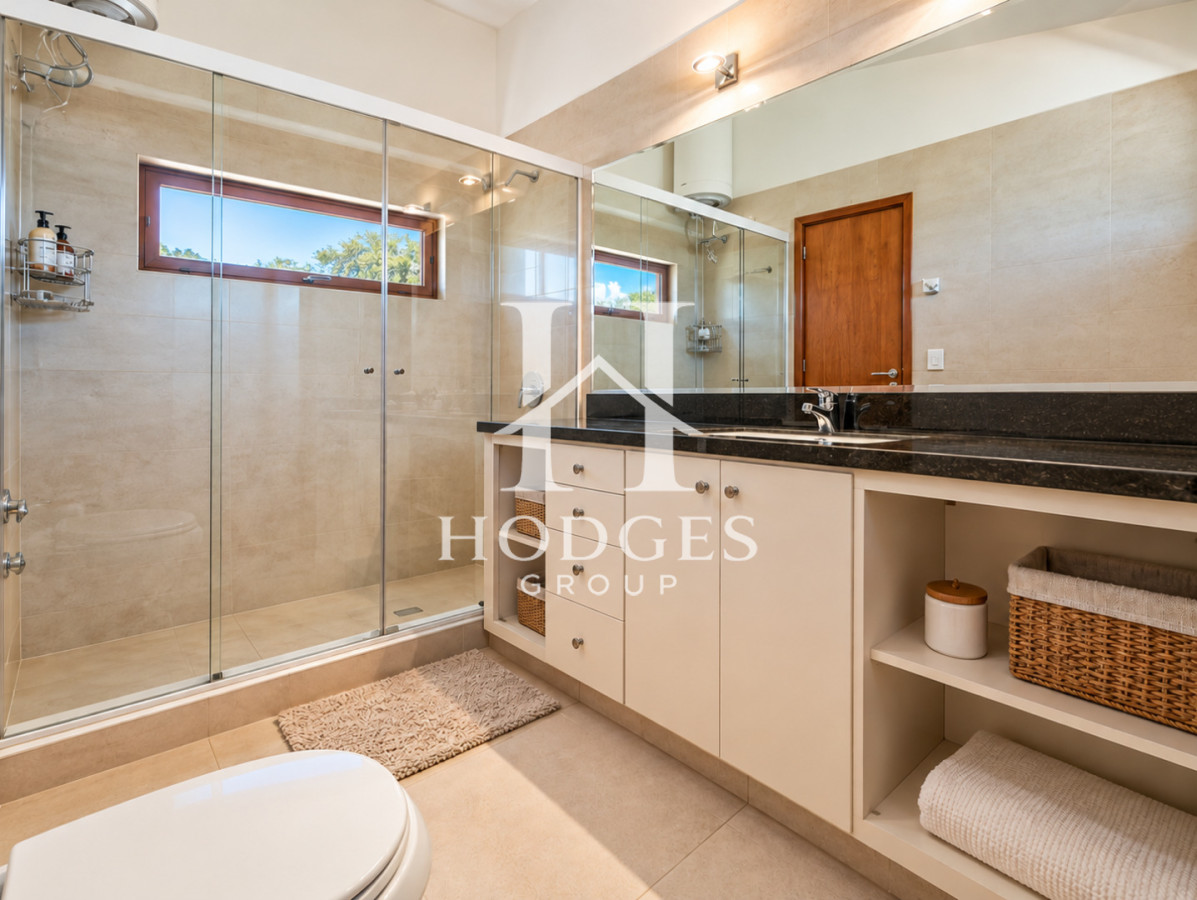 Casa ID.584 - Excelente Casa de 4 Dormitorios, Piscina Climatizada y Barbacoa a una cuadra del Mar, Playa Mansa