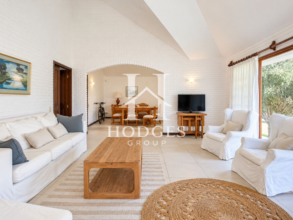Casa ID.533 - Casa de 3 Dormitorios con Piscina y Parrillero techado en Barrio Lugano a pasos de Punta Shopping, Punta del Este