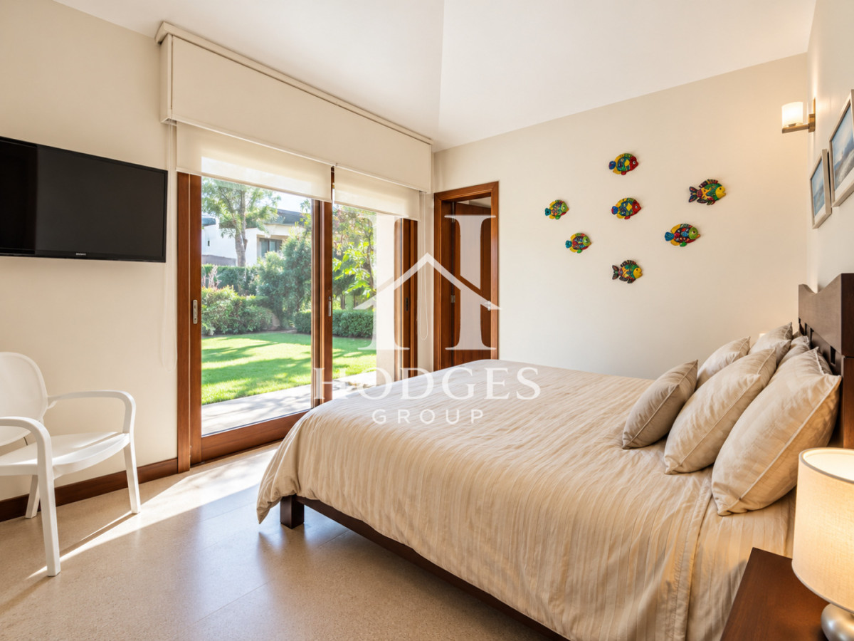 Casa ID.584 - Excelente Casa de 4 Dormitorios, Piscina Climatizada y Barbacoa a una cuadra del Mar, Playa Mansa