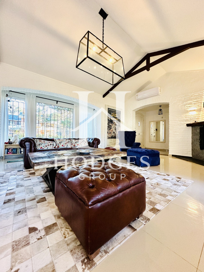 Casa ID.457 - Espectacular Casa Moderna de 5 Dormitorios con Piscina Climatizada y Barbacoa en Alquiler de Temporada, Punta del Este