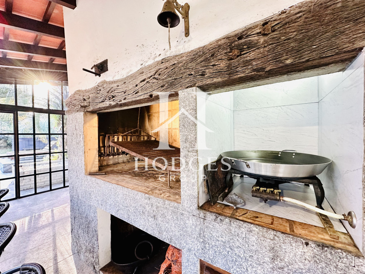 Casa ID.457 - Espectacular Casa Moderna de 5 Dormitorios con Piscina Climatizada y Barbacoa en Alquiler de Temporada, Punta del Este