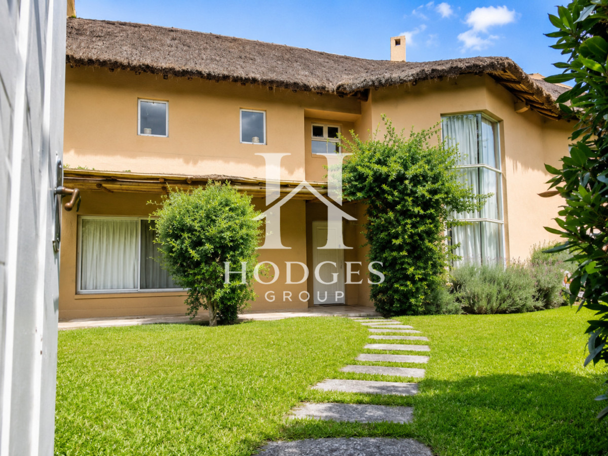 Casa ID.503 - Casa de 5 Suites con Piscina y Parrillero en San Rafael, Punta del Este