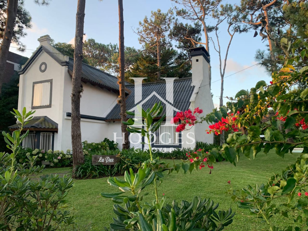 Casa ID.173 - Casa de 3 Dormitorios más Dependencia y Piscina, en Aidy Grill Punta del Este, Ubicada a pasos del Mar