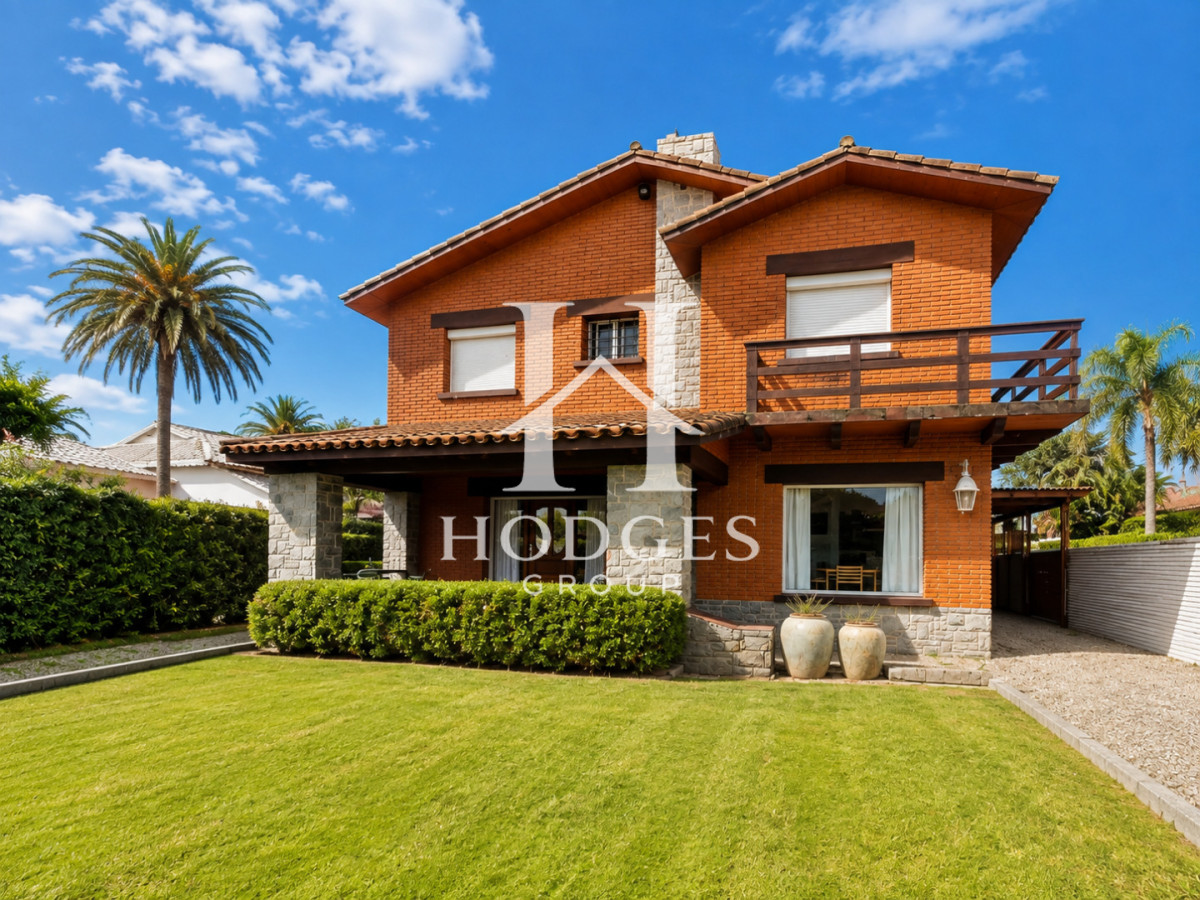 Casa ID.366 - Espectacular Casa de 6 Dormitorios, Piscina y Barbacoa en la Península de Punta del Este