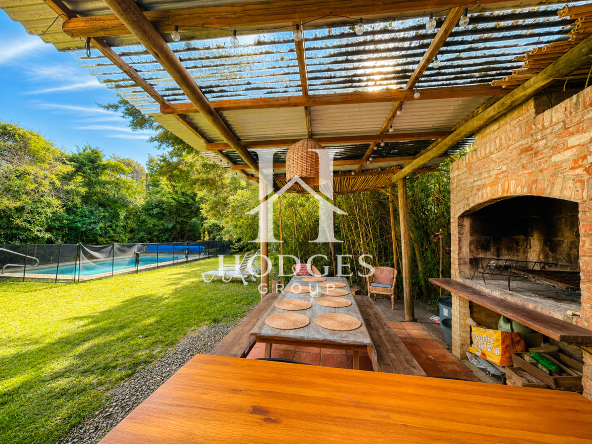 Casa ID.609 - Casa de 3 Dormitorios + Dependencia, con Piscina Climatizada y Parrillero, a 400 metros del mar. Rincón del Indio, Punta del Este